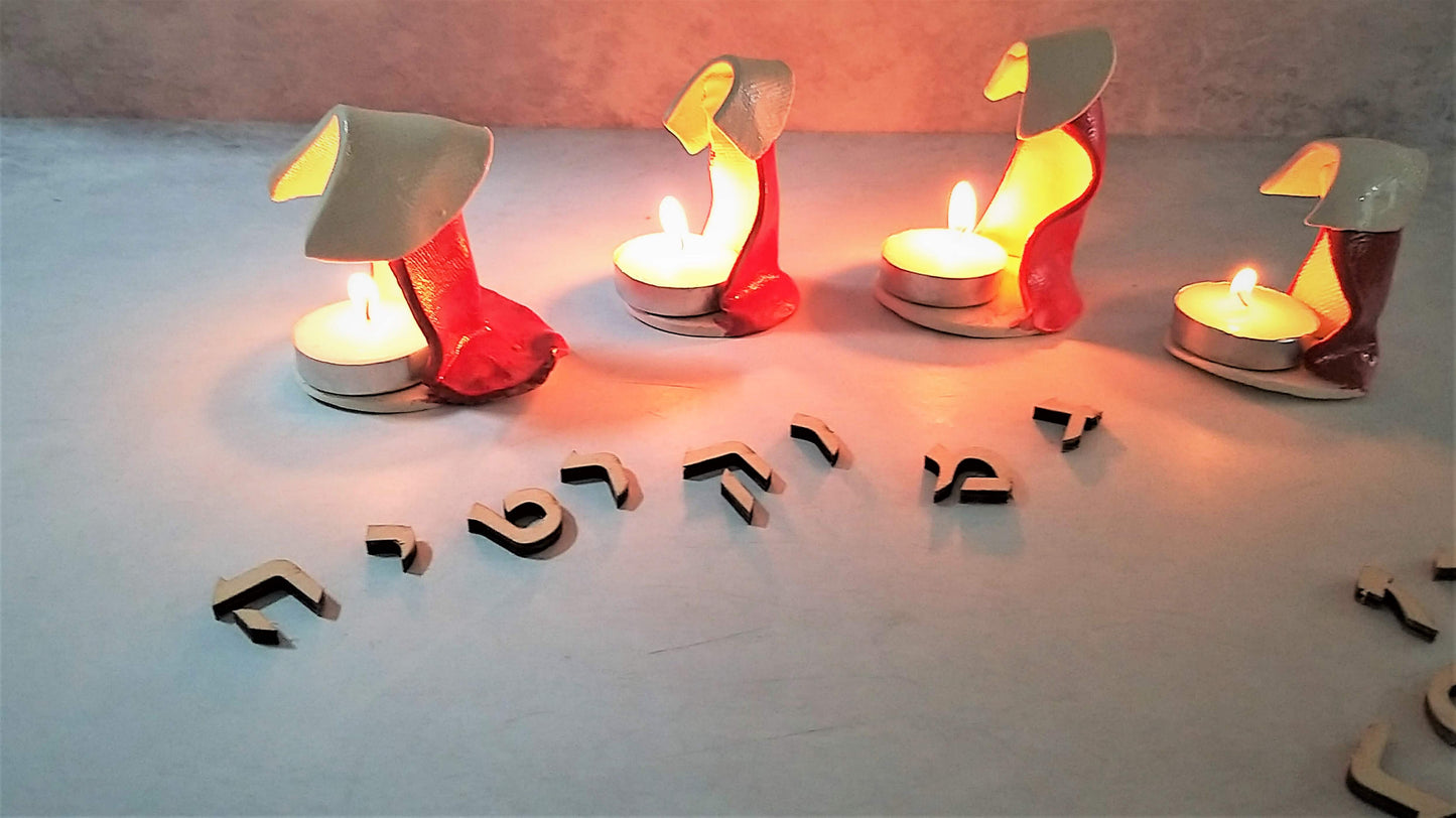 מעמדי נר וכיתוב דמוקרטיה מקרמיקה