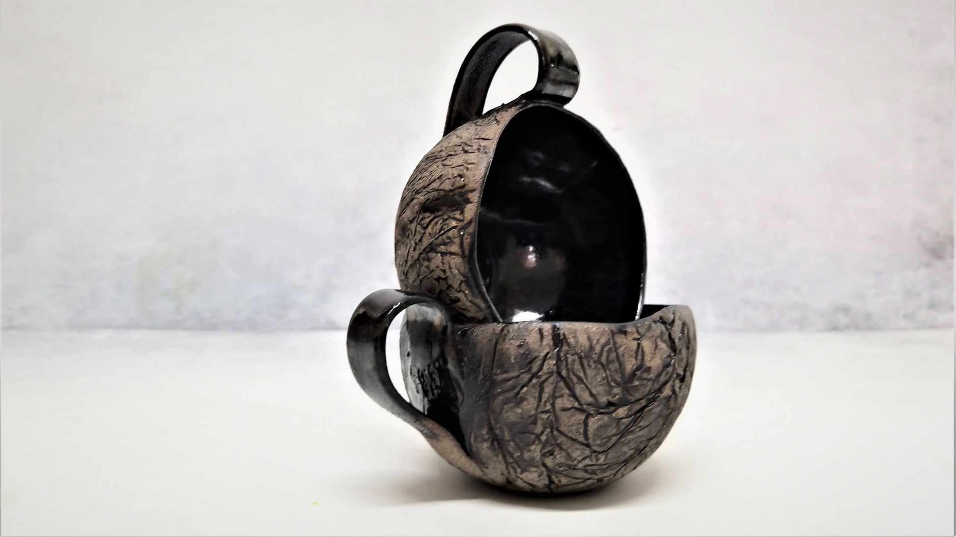 זוג ספלי מעוצבים מקרמיקה עבודת יד