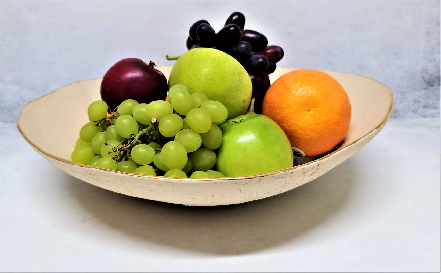 קערת קרמיקה עבודת יד בצבע שמנת עם זהב