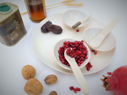 מארז חגיגי לראש השנה של צלחת הגשה ושלוש קערות קטנות