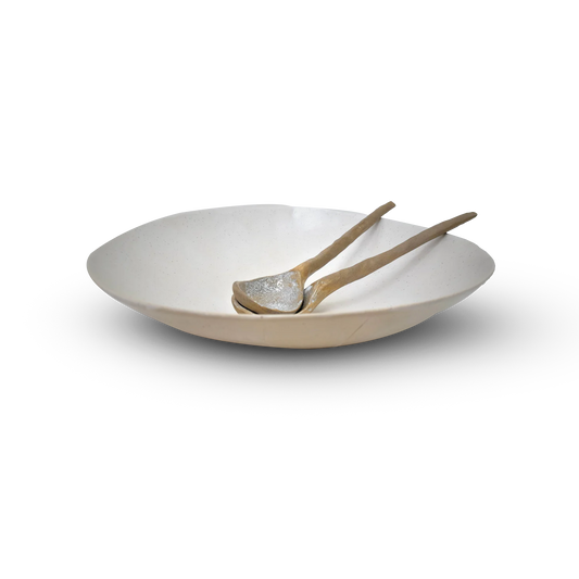 קערה ענקית מקרמיקה בצבע לבן ושתי כפות