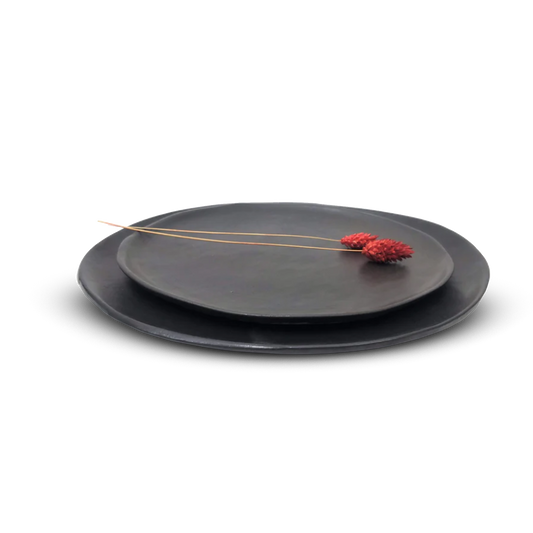 סט צלחות שחורות מקרמיקה