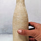 אגרטל בצורת בקבוק בצבע לבן שמנת