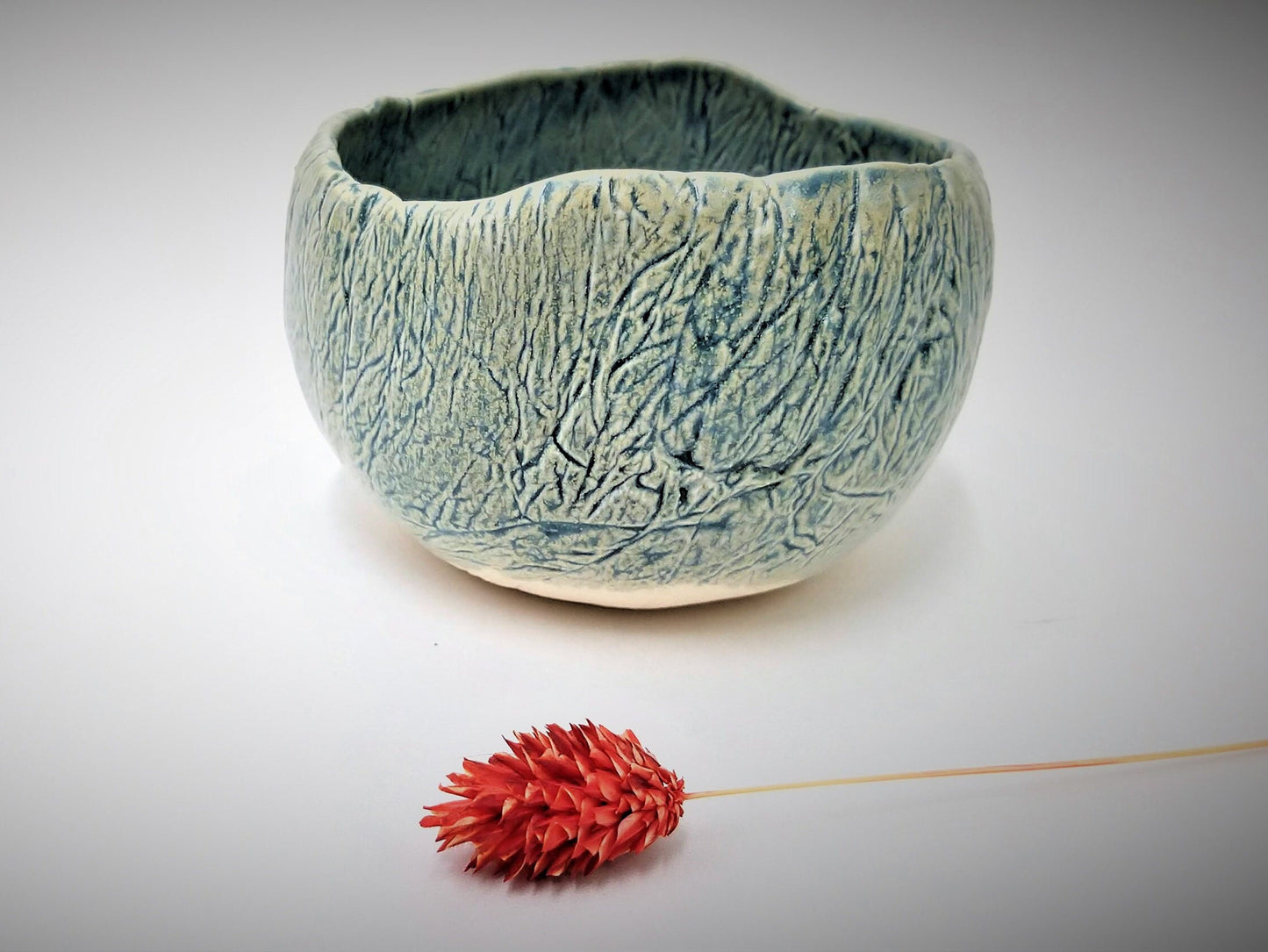 קערת קרמיקה בצבעי תכלת וצהוב