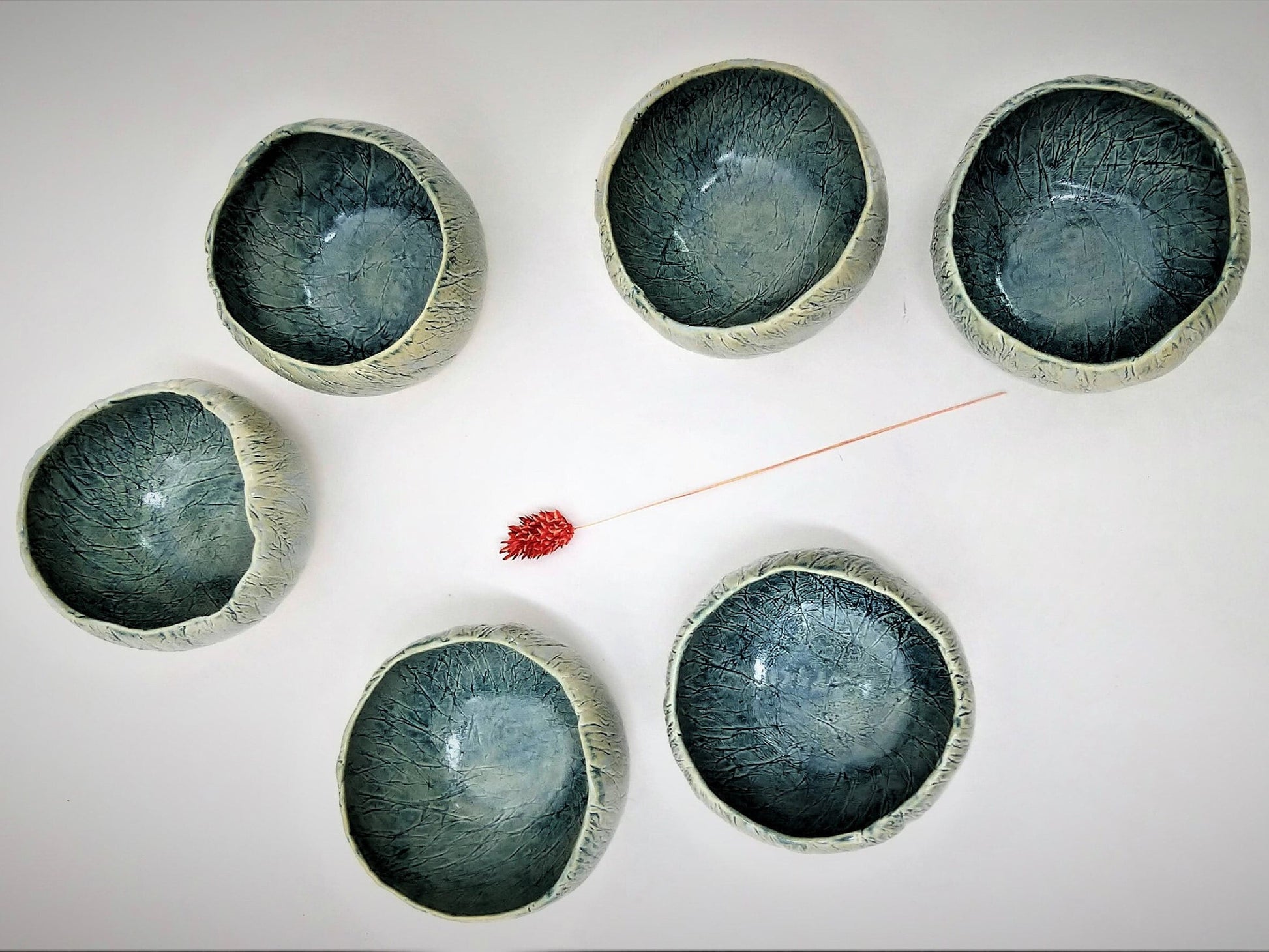 קערות מקרמיקה בגווני תכלת וצהוב