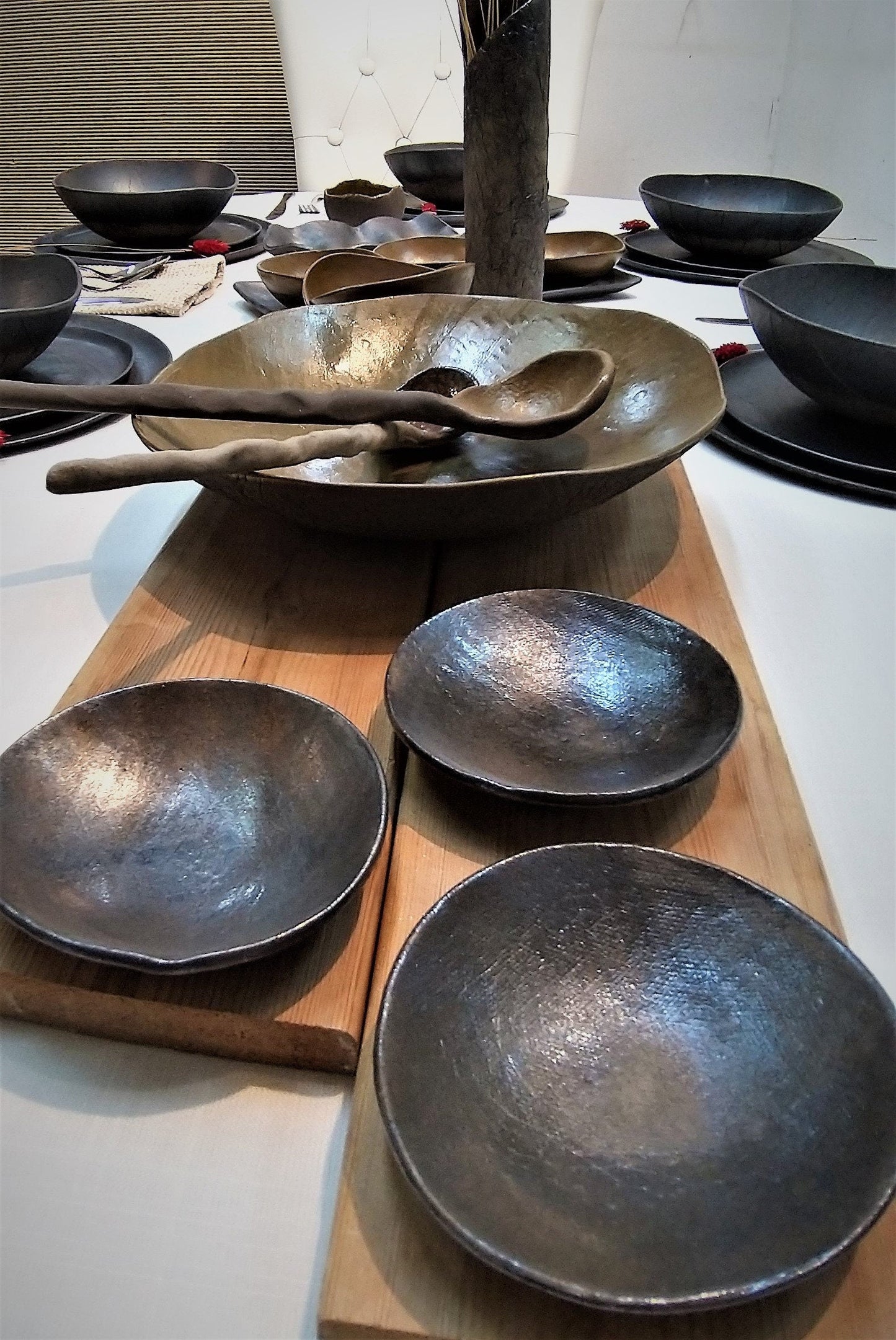 סט כלי קרמיקה בעבודת יד להגשה ולאירוח