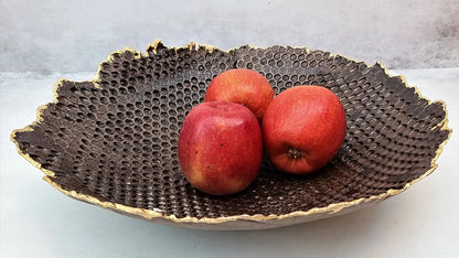 קערה כהה בגימור זהב