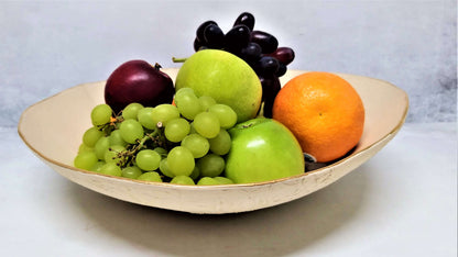 קערת קרמיקה עבודת יד בצבע שמנת עם זהב