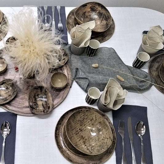 כלי אוכל מקרמיקה בצבעי חום שחור