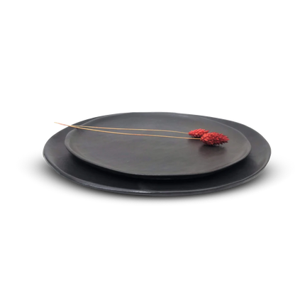 סט צלחות שחורות מקרמיקה